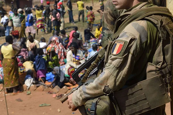 Batı Afrika'da nüfuz kaybeden Fransa yeni sömürgecilik yöntemleri arıyor