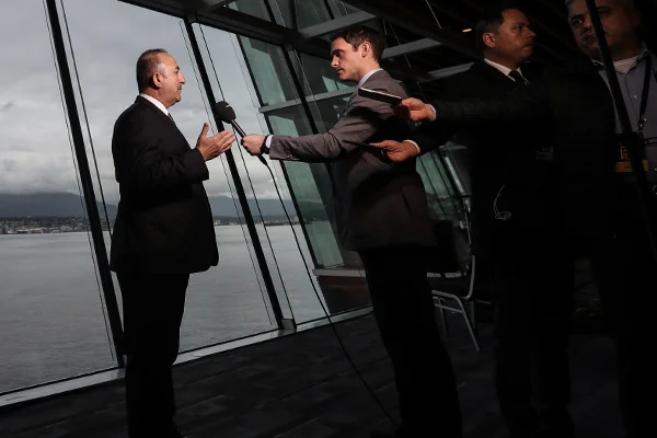 Çavuşoğlu Alman Bild'e konuştu: Rusya ile ilişkilerimiz Batı için ne alternatif ne de tehdittir
