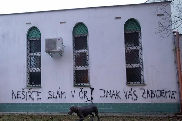 Çek Cumhuriyetinde bir camiye Irkçı saldırı