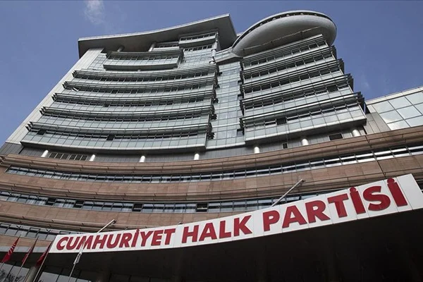 CHP Diyarbakır İl Başkanı ile 24 il yöneticisi görevden alındı