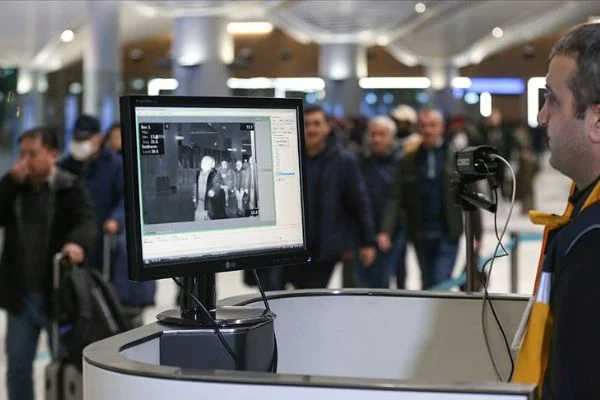 Çin'den gelen yolcular İstanbul Havalimanı'nda termal kameralarla kontrol edildi