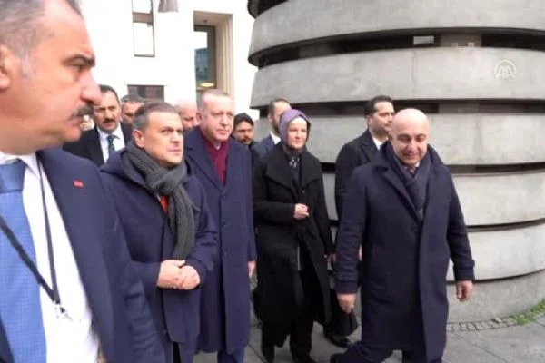 Cumhurbaşkanı Erdoğan'a gurbetçilerden coşkulu karşılama