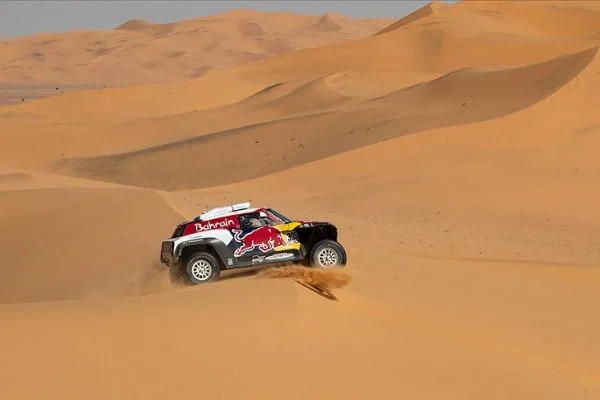 Dakar Rallisi'nde Carlos Sainz liderliğini sürdürdü