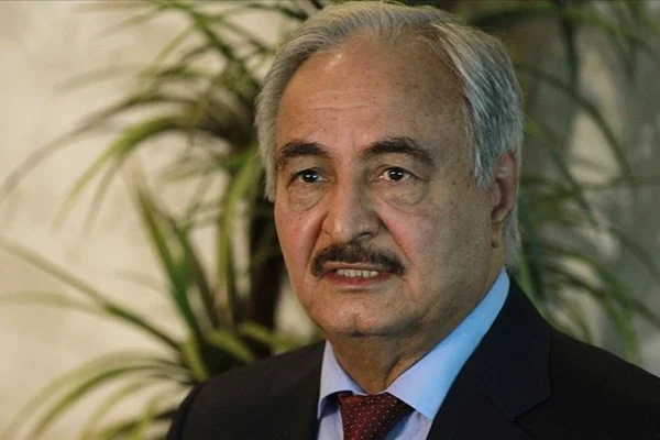 Darbeci Hafter ateşkes çağrısını reddetti