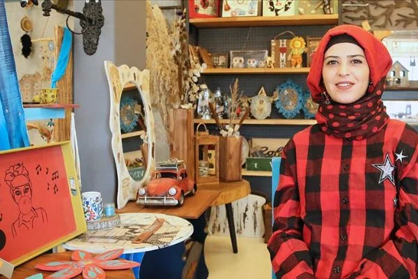 Dede mesleği marangozluğu gelecek kuşaklara taşıyor