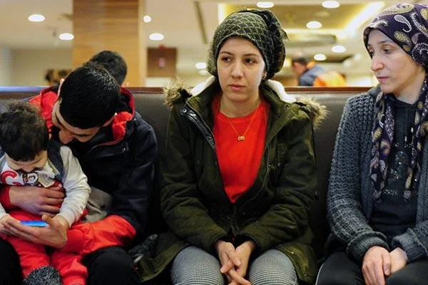 Depremzede çift Arzu ve Erşen Zeynalov oturma izni için söz aldı