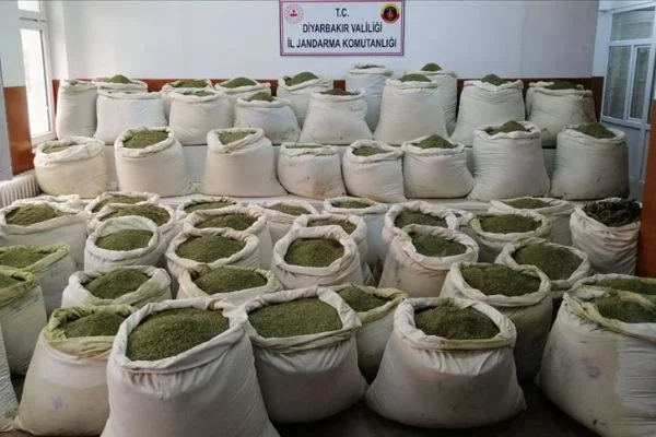 Diyarbakır'da 2 ton 80 kilogram esrar ele geçirildi