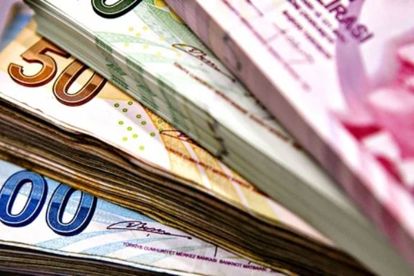 Emeklilerin aylık farkları hesaplara yatmaya başladı