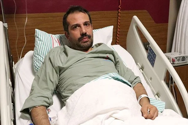 Enkaz altında kalan komşular birbirlerine destek olup kurtuldu