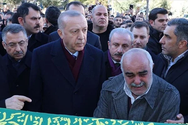 Erdoğan deprem bölgesinde cenaze namazına katıldı