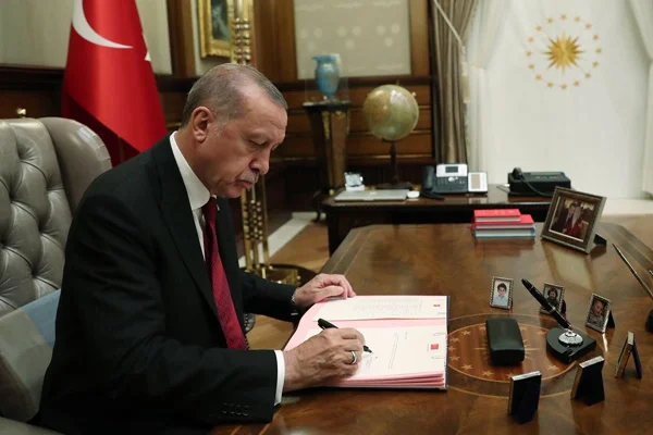 Erdoğan imzaladı: AK Parti'de il başkanları değişiyor