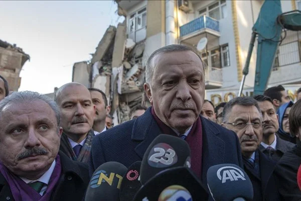 Erdoğan: Vatandaşlarımızı hemen çelik konstrüksiyonla kalıcı konutlarına alacağız