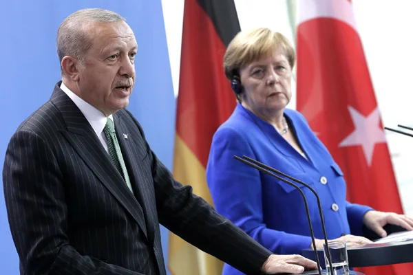Erdoğan ve Merkel'den Libya görüşmesi