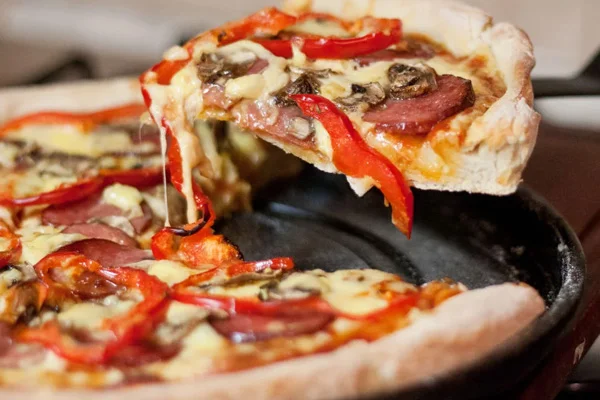 Eskişehir'de pizzaya tüküren kurye hakkında hapis isteniyor