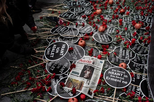 Gazeteci Hrant Dink Agos gazetesi önünde anıldı