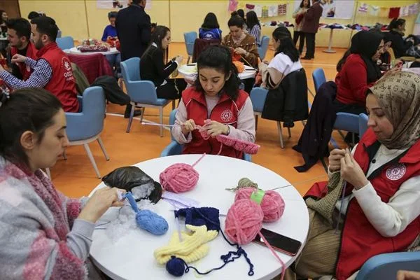 Gönüllü gençlerden İdlibli çocukları ısıtacak seferberlik