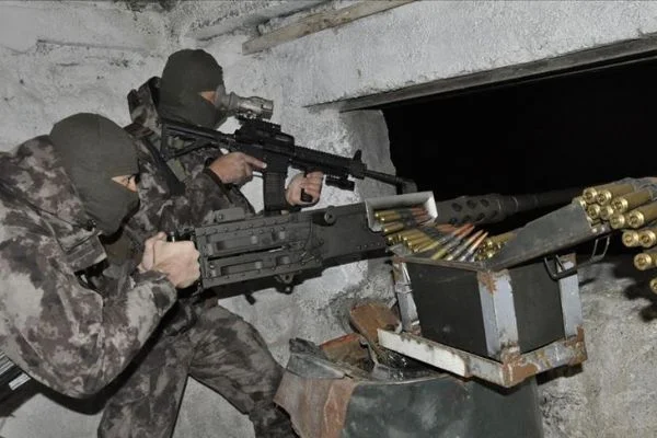 Güvenlik güçleri yeni yılı 'elleri tetikte' karşıladı