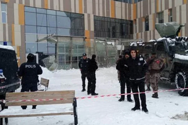 Hastanede göçük: Çok sayıda yaralı var