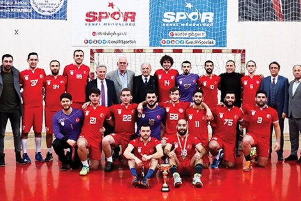 Hentbol takımı bölgesel ligde şampiyonluğu kazandı