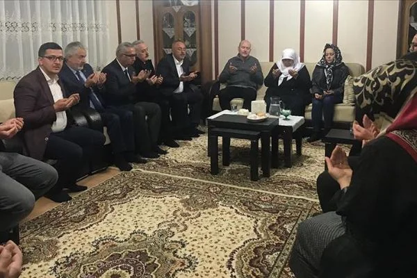 İçişleri Bakanı Soylu Isparta'da taziye ziyareti yaptı