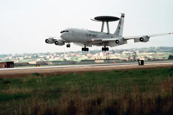 'İncirlik'te çalışan 424 kişi işten çıkarıldı'