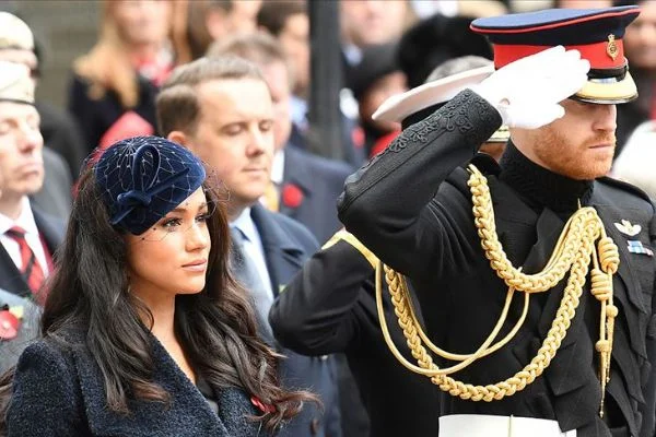 İngiltere'de Prens Harry ve eşi Kraliyet ailesi üst düzey üyeliğini bırakıyor