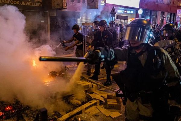 İnsan Hakları İzleme Örgütü Direktörü'nü Hong Kong'a almadılar