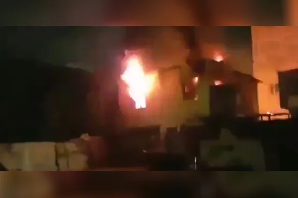 Irak'ta gergin gece: Bedir Tugayları'nın merkezi ateşe verildi