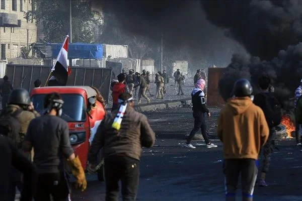 Irak'ta göstericilerin yol kapatma eylemi devam ediyor
