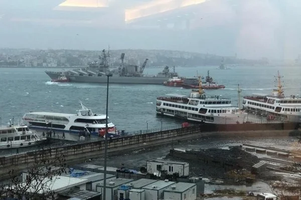 İstanbul'da Rus savaş gemisi paniği