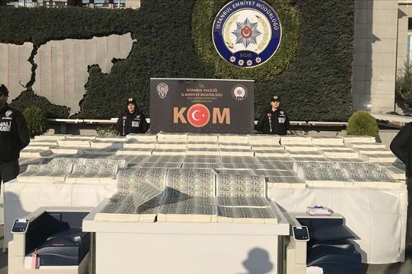 İstanbul'da sahte 127 milyon 500 bin dolar ele geçirildi
