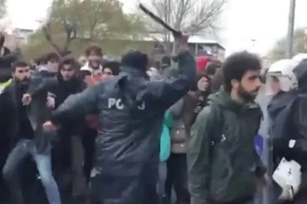 İstanbul Valiliği duyurdu! O polis görevden uzaklaştırıldı