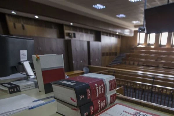 İzmir'de, FETÖ'den adliyeye sevk edilen 106 askerden 82'si tutuklandı