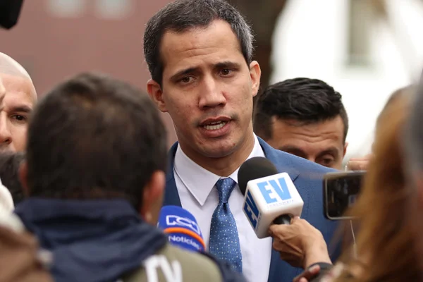 Juan Guaido Venezuela'dan nasıl çıktı ve nasıl geri dönecek?