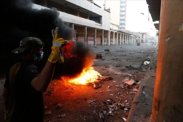 Kerbela'da protestocular Bedir Tugayları Merkezi'ni yaktı