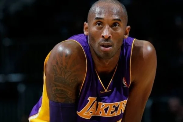 Kobe Bryant helikopter kazasında hayatını kaybetti