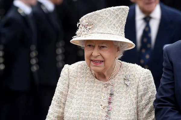 Kraliçe 2. Elizabeth'ten Brexit yasasına onay