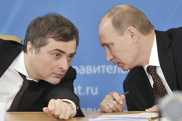 'Kremlin'in gri kardinali" istifa etti