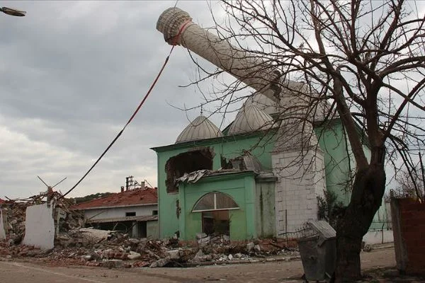 Manisa'da depremin yaraları sarılıyor