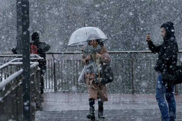 Meteoroloji raporu yayınlandı: İstanbul'da kar başladı
