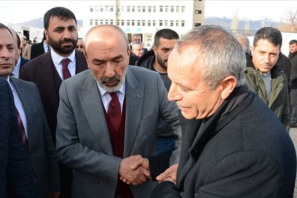MHP heyeti depremzedelerle buluştu