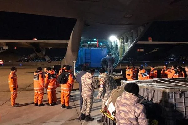 MSB ve Genelkurmayda arama kurtarma faaliyetlerine destek için kriz masası oluşturuldu