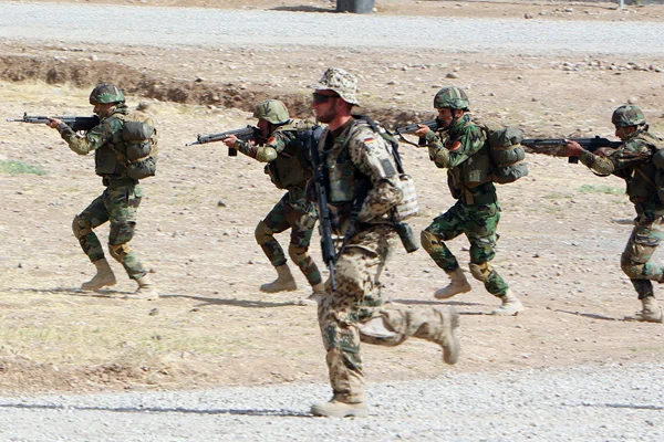 NATO Iraklı askerlerin eğitimini durdurdu