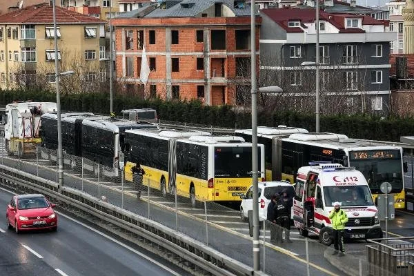 Okmeydanı'nda metrobüs kazası