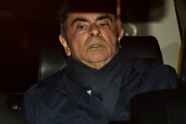 'Renault-Nissan CEO'su Carlos Ghosn Türkiye üzerinden Beyrut'a kaçtı'