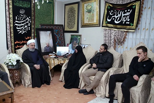 Ruhani ve Iraklı Şii lider Sadr'dan, Kasım Süleymani'nin evine taziye ziyareti