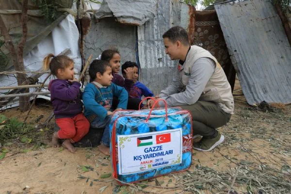 Sadakataşı'ndan Gazze'ye kış yardımı