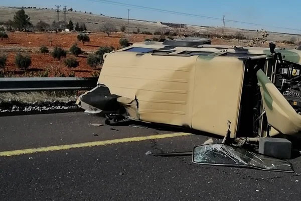 Şanlıurfa'da askeri araç devrildi: Yaralı askerler var