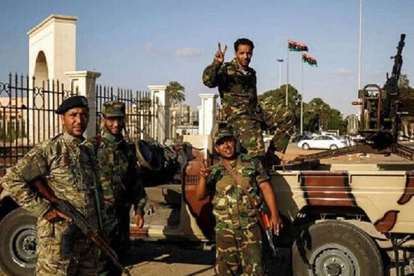 'Sirte'yi ele geçiren Hafter güçleri, Misrata'ya doğru ilerliyor'