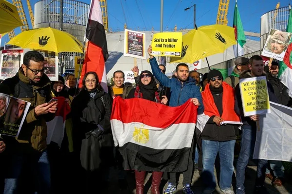Sisi Londra'da protesto edildi